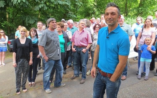 Der Trödeltrupp - Das Geld liegt im Keller 
 Mauro bei Mike und Marinella