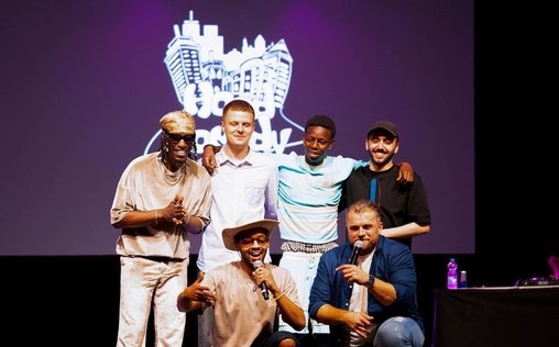 home is where the mic is - HOOD COMEDY FRANKFURT 
 Wer kommt neu in die HOOD?