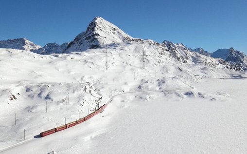 Winterwunderland Schweiz per Bahn 
 Bernina-Bahn: Die Gegensätzliche