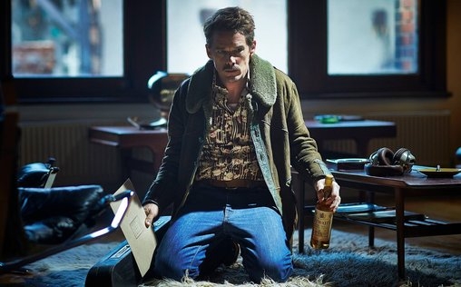 Predestination 
 Als Barkeeper getarnt, versucht ein Zeitreise-Geheimagent (Ethan Hawke) an Informationen für seinen nächsten Job zu gelangen. Durch die Ermittlungsarbeit in der Vergangenheit will das so genannte „Büro für Zeitsprünge“ ein Bombenattentat in der Zukunft verhindern. Doch im New York der 70er Jahre geschieht etwas Ungewöhnliches: Am Tresen trifft der Agent auf John (Sarah Snook), der berichtet, als Jane geboren worden zu sein. Als der Barbesucher weitere Details seiner Lebensgeschichte preisgibt, kommt heraus, dass er auf mysteriöse Weise selbst mit Zeitreisen zu tun haben könnte. - Science-Fiction-Thriller aus der Filmschmiede von Michael und Peter Spierig (u.a. „Daybreakers“ und „Jigsaw“).