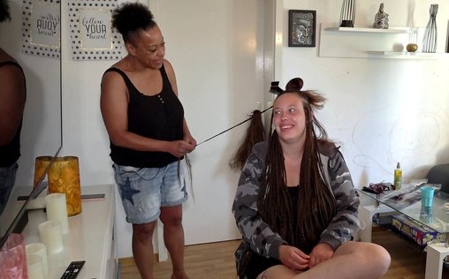 Hartz und herzlich - Tag für Tag Benz-Baracken 
 Liebesaus