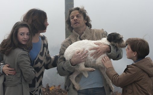 Neues aus dem Reihenhaus 
 Ein Jahr ist vergangen, seitdem Familie Börner in eine Neubausiedlung gezogen ist. Man hat sich inzwischen eingelebt und sich auch mit den zum Teil recht skurrilen Nachbarn arrangiert.