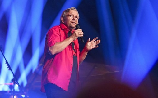 Bernd Stelter: Hurra, ab Montag ist wieder Wochenende 
 Aufzeichnung des Bühnenprogramms aus dem Parktheater Iserlohn