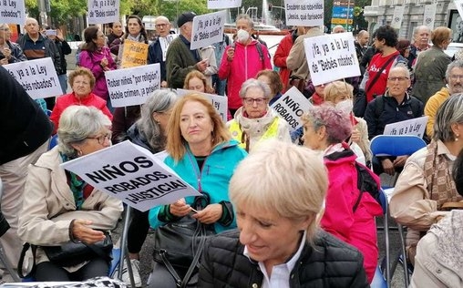 Kinderraub: Ein dunkles Kapitel der katholischen Kirche 
 