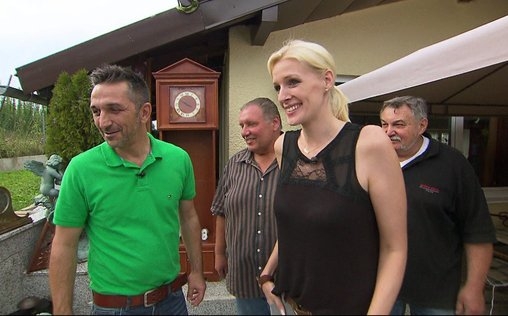 Der Trödeltrupp - Das Geld liegt im Keller 
 Mauro bei Monika und Hans