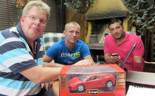 Der Trödeltrupp - Das Geld liegt im Keller 
 Sükrü bei Dieter