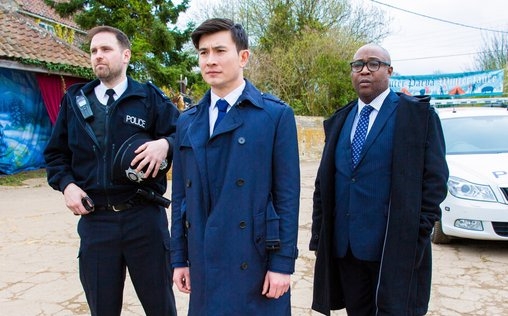 Agatha Raisin 
 As the Pig Turns (2)