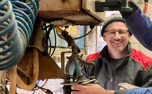 Unter unserem Himmel 
 Häckseln - Melken - Sonnenstrom - Landwirtschaft im Wandel