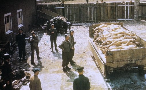 Das Kriegsende in Farbe 
 Das Kriegsende in Farbe - Visionen der Hölle