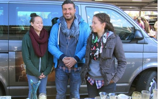 Der Trödeltrupp - Das Geld liegt im Keller 
 Sükrü bei Alexandra und Jennifer