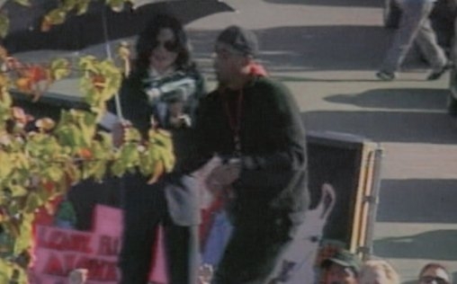 Der Prozess gegen Michael Jackson 
 Unter Anklage
