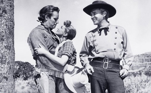 Pony Express 
 1860 - Die Prärie liegt still, doch unter der Sonne brodelt ein Sturm. Buffalo Bill Cody und Wild Bill Hickok reiten mit einer Vision, die größer ist als die endlosen Ebenen: Der Pony-Express soll Amerika verbinden – Briefe in zehn Tagen von Missouri bis Kalifornien. Ein kühner Plan, geboren aus Staub und Schweiß, der die Zukunft der Union sichern soll. Doch im Schatten lauern Verräter. Gegner der Union wollen das Projekt zerschlagen, bewaffnen die Stämme und hetzen sie gegen die Reiter. Jeder Ritt wird zum Tanz mit dem Tod, jeder Postbeutel ein Ziel für Pfeile und Kugeln. Während die Nacht von Lagerfeuern glüht und die Prärie vom Donner der Hufe bebt, kämpfen Buffalo Bill und Hickok nicht nur gegen die Wildnis, sondern gegen Intrigen, Verrat und den gnadenlosen Lauf der Zeit. In einem Land, in dem das Gesetz schwach ist und der Colt das letzte Wort spricht, entscheidet sich das Schicksal einer Nation – auf dem Rücken eines Pferdes.