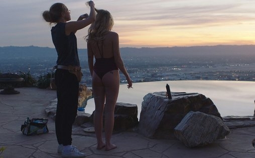 Pleasure 
 Linnéa (Sofia Kappel) ist 19 Jahre alt und hat nur...