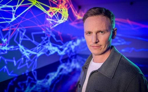 Die Wahrheit über Social Media - mit Jochen Breyer 
 Jochen Breyer recherchiert, ob Social Media außer ...